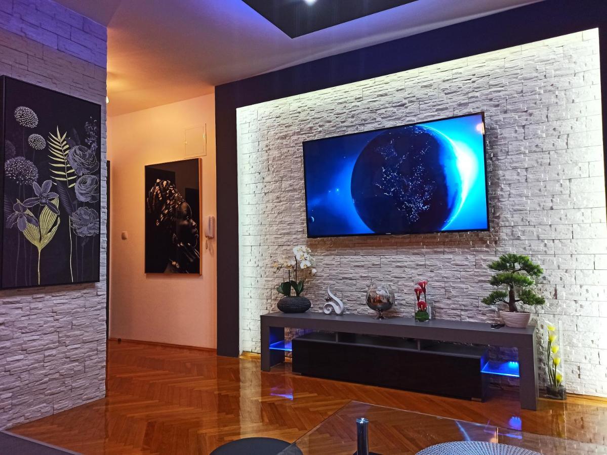 Apartman Aurelius - Private Parking 오시예크 외부 사진