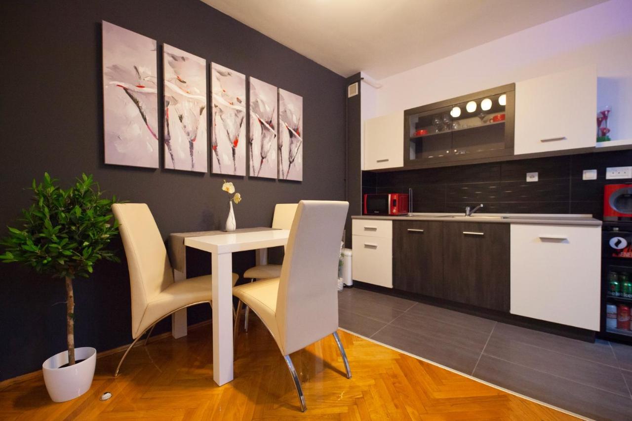 Apartman Aurelius - Private Parking 오시예크 외부 사진