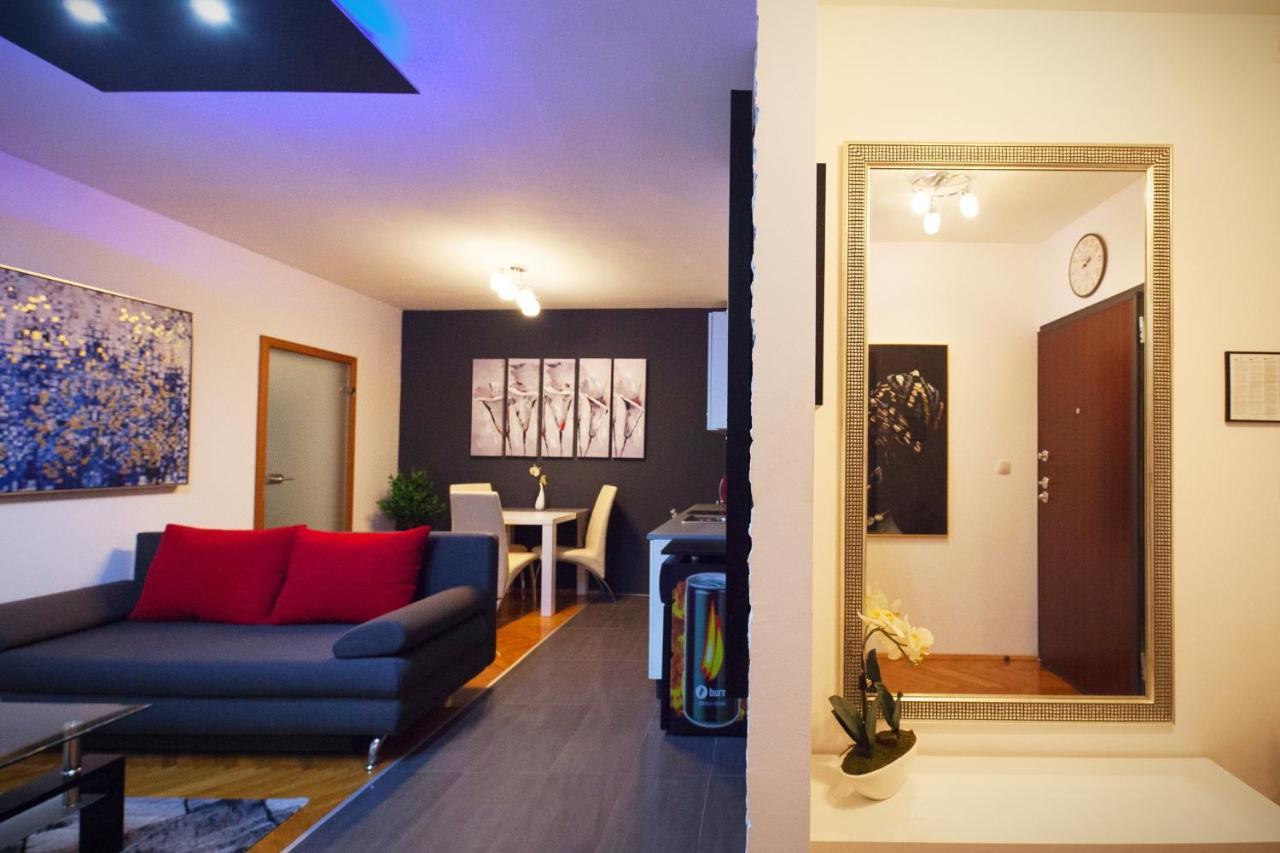 Apartman Aurelius - Private Parking 오시예크 외부 사진
